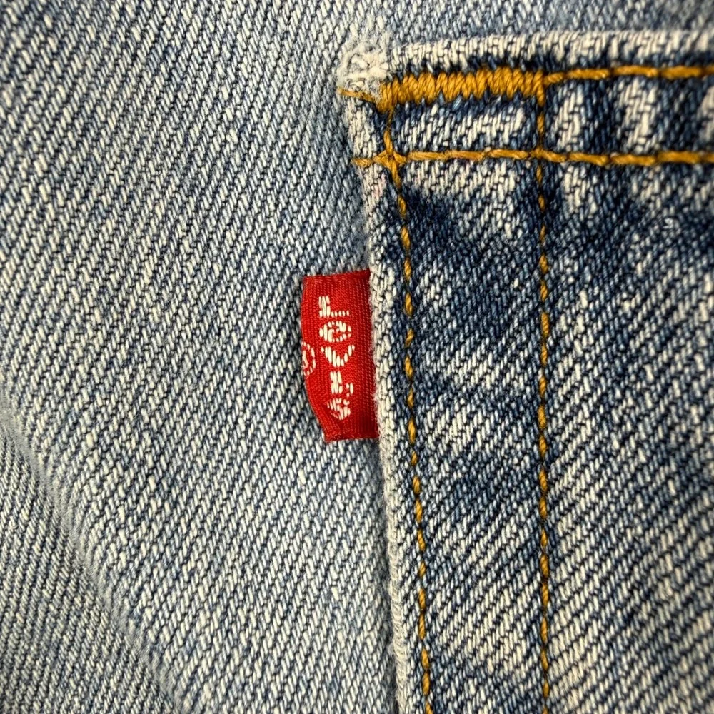 Vintage Levis Jeans Mens Fits 40x30 Blue 501 Straight Leg Y2K Button Fly Denim